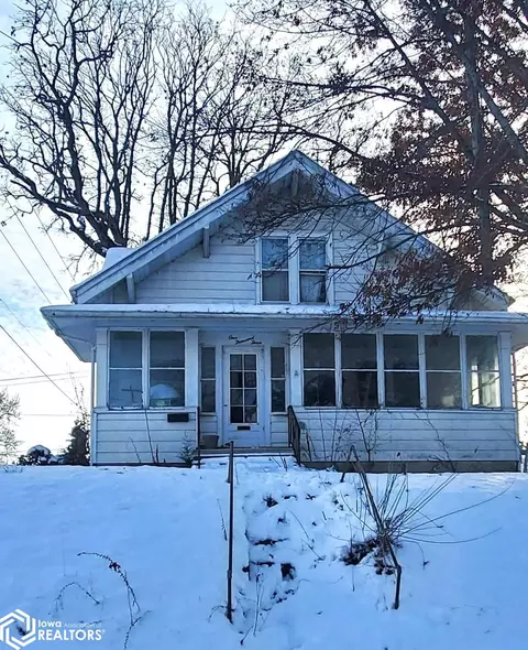 1003 6th St, Corning, IA 50841