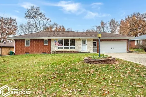 611 S O St, Indianola, IA 50125