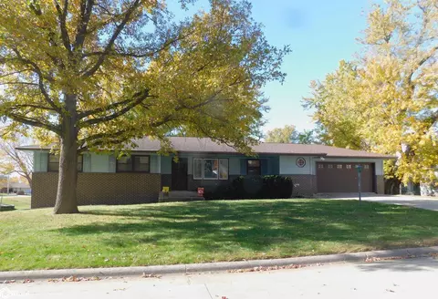 412 Oak Ave, Charter Oak, IA 51439