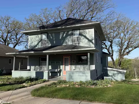1207 Grove Ave, Corning, IA 50841