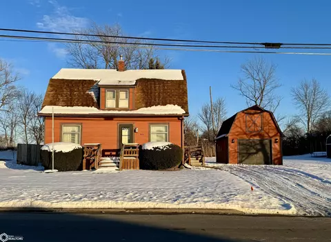 626 S 1st St, Chariton, IA 50049