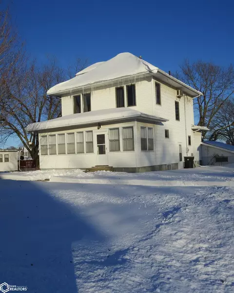 611 Broadway St, Brooklyn, IA 52211