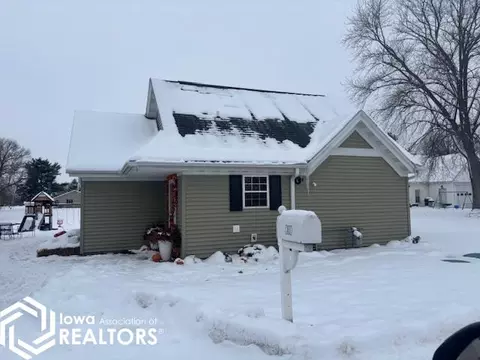 305 N Cooper St, Stronghurst, IL 61480