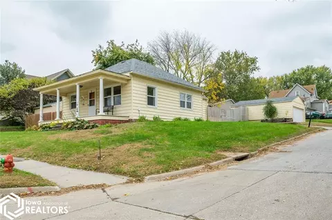 330 N 1st St, Carlisle, IA 50047