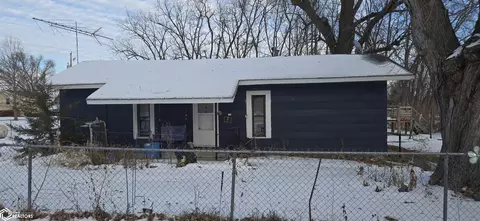 1666 Bridge St, Albia, IA 52531