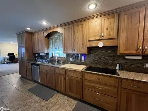 Kitchen - 793 E County Rd 1430, Hamilton, IL 62341 photo 4 of 10