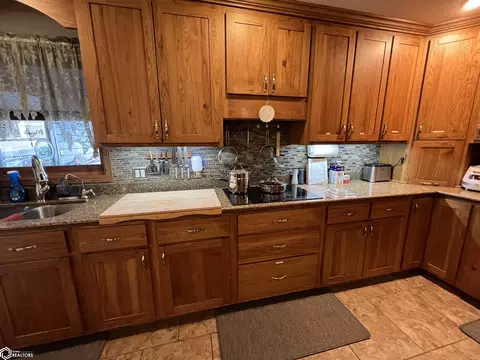 Kitchen - 793 E County Rd 1430, Hamilton, IL 62341 photo 5 of 10