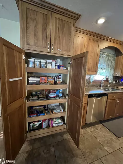 Kitchen - 793 E County Rd 1430, Hamilton, IL 62341 photo 3 of 10