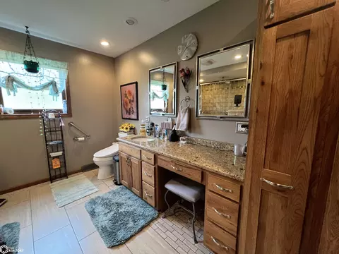 Bath - 793 E County Rd 1430, Hamilton, IL 62341 photo 3 of 8