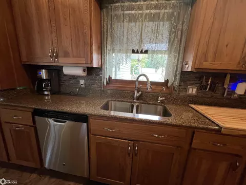 Kitchen - 793 E County Rd 1430, Hamilton, IL 62341 photo 9 of 10