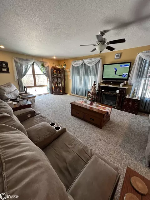 Living - 793 E County Rd 1430, Hamilton, IL 62341 photo 3 of 4