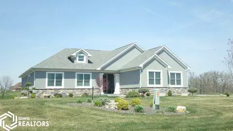 5631 Clubhouse Dr, Burlington, IA 52601