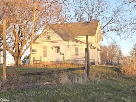 16115 Portland Ave, Mason City, IA 50401