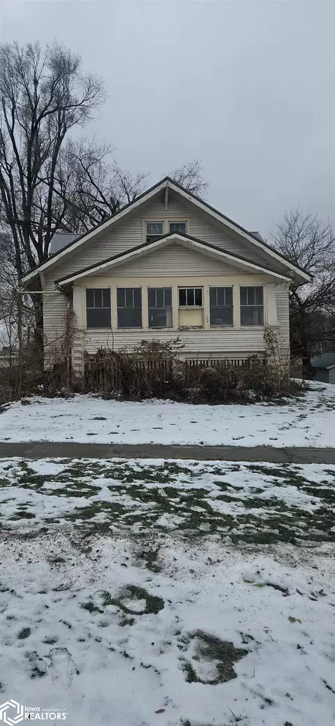 504 N Main St, Fairfield, IA 52556