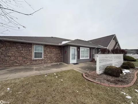 204 Southgate Cir #D, Fairfield, IA 52556