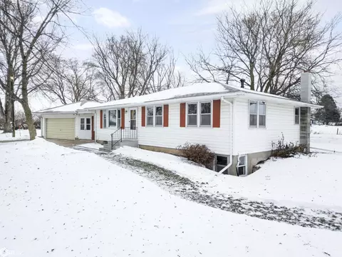 19207 Spruce Ave, Mason City, IA 50401
