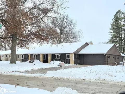 234 Willowbrook Dr, Mason City, IA 50401