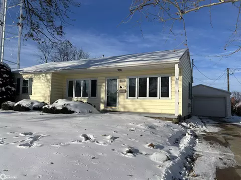 214 E High St, Marshalltown, IA 50158