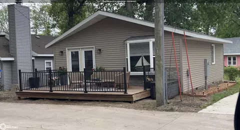 15274 Pascal St, Clear Lake, IA 50428