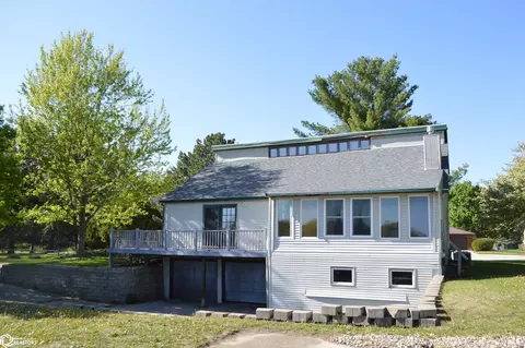 659 3rd Pl SE, Mason City, IA 50401