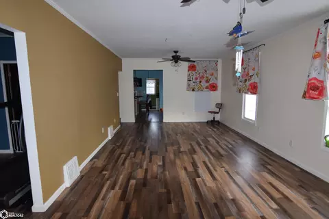 414 S Jackson Ave, Eagle Grove, IA 50533 photo 3