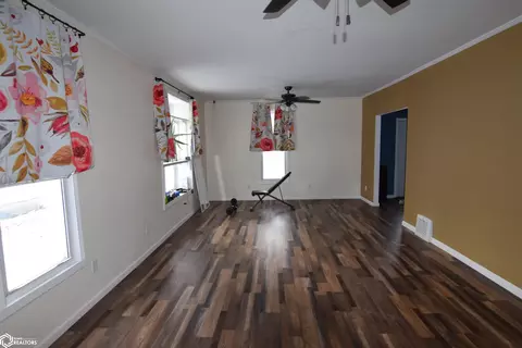414 S Jackson Ave, Eagle Grove, IA 50533 photo 4