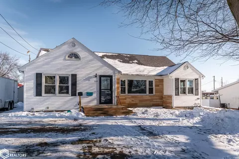 903 Walnut St, Traer, IA 50675
