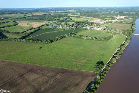 Hawk Drive, Douds, IA 52551