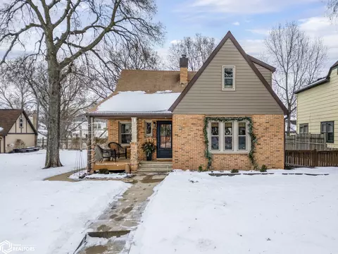 215 S Vermont Ave, Mason City, IA 50401