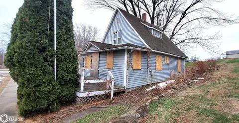 9 N F St, Albia, IA 52531