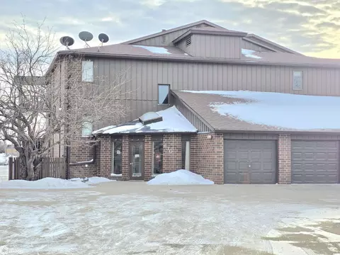 630 Briarstone Dr #1, Mason City, IA 50401