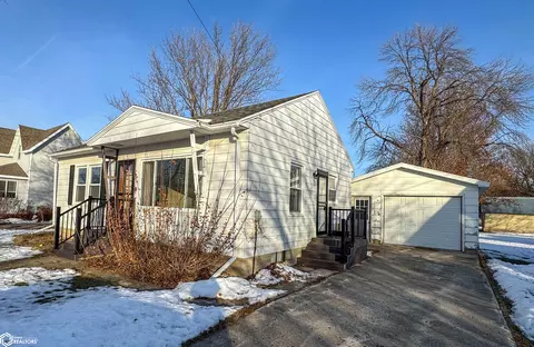316 Park St, Sheffield, IA 50475
