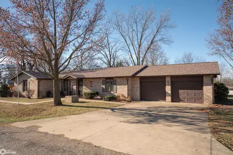 245 S 9th St, Warsaw, IL 62379