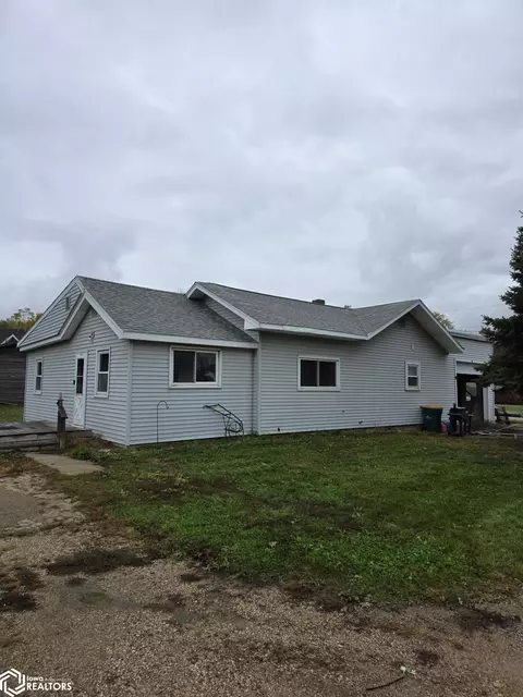 512 Maple St, Kensett, IA 50448