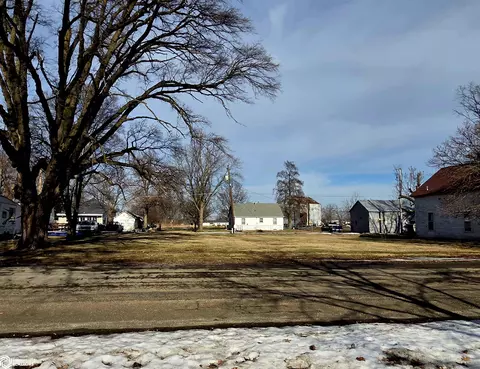 305 E Ash St, Winfield, IA 52659