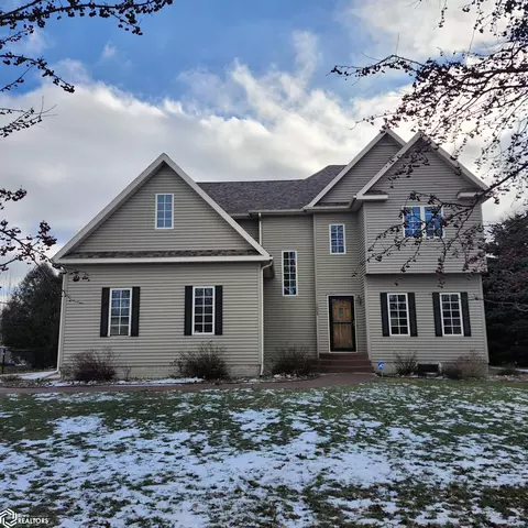1605 Rolling Hills Dr, Fort Dodge, IA 50501