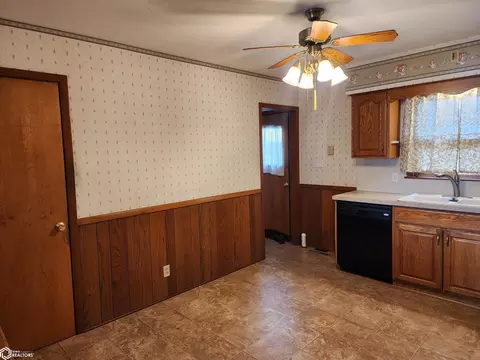 Kitchen - 609 E 19th St, Atlantic, IA 50022 photo 2 of 3