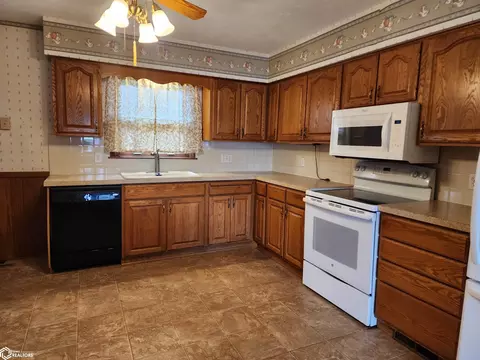 Kitchen - 609 E 19th St, Atlantic, IA 50022 photo 1 of 3