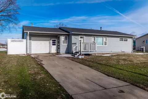 103 Columbus Dr, Marshalltown, IA 50158