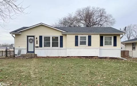 1215 E 13th St S, Newton, IA 50208