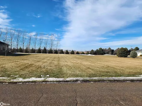 1303 N Country Club Rd, Algona, IA 50511