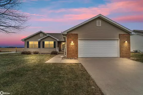 1022 Cherokee St, Nevada, IA 50201