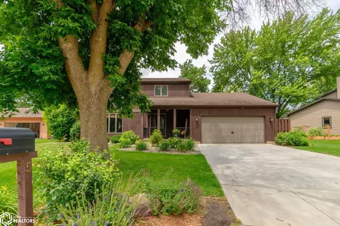 5 Quarry Rd, Mason City, IA 50401