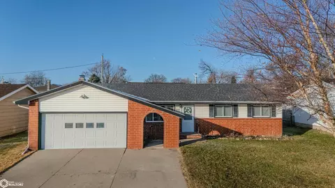 2013 Wardview Rd, Marshalltown, IA 50158