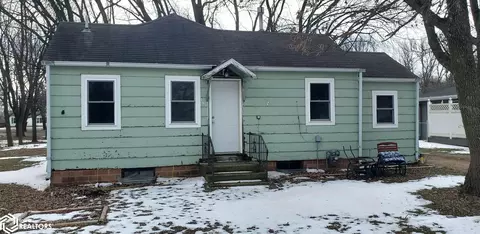 102 E Patterson St, Graettinger, IA 51342