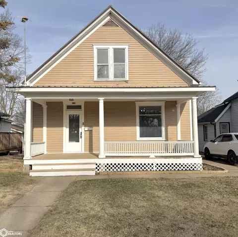 718 Louisa St, Burlington, IA 52601