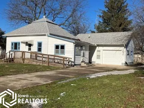 718 Gilman St, Sheffield, IA 50475