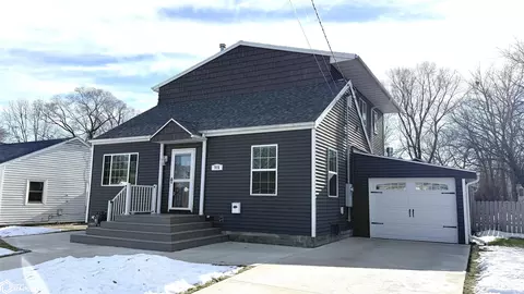 915 9th St NE, Mason City, IA 50401