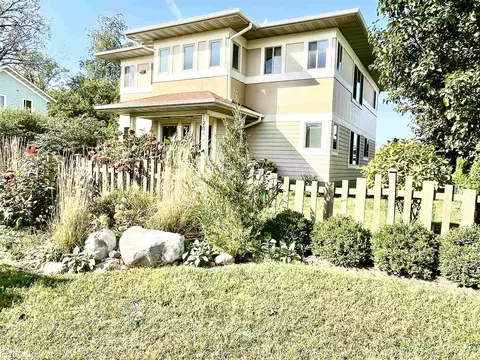 2040 Sapphire Ln #2, Fairfield, IA 52556