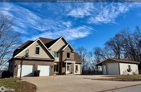 3327 Middle Rd, Keokuk, IA 52632